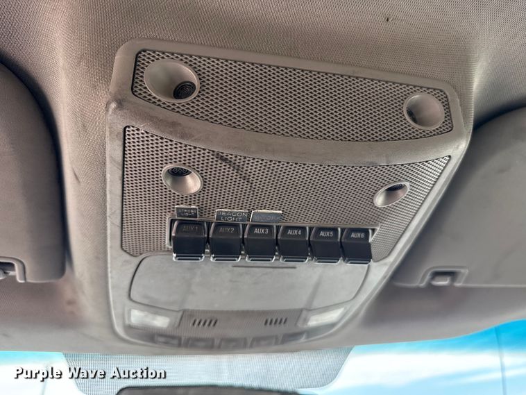 image for item ET6362 2019 Ford F350 Super Duty utility bed pickup truck