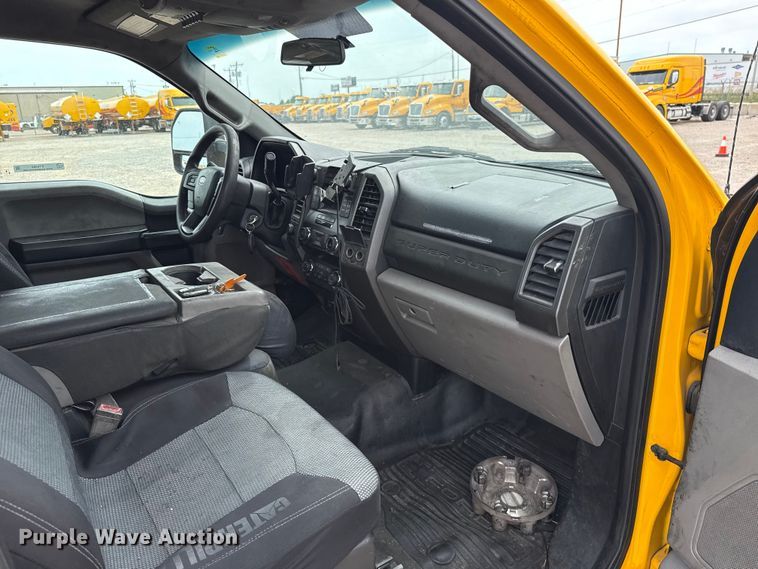 image for item ET6362 2019 Ford F350 Super Duty utility bed pickup truck