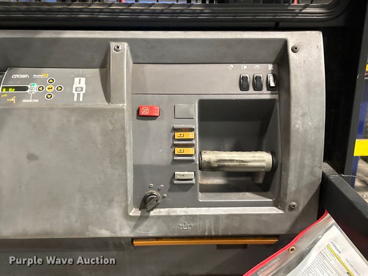 image for item EU0654 2018 Crown SP3520-30 order picker