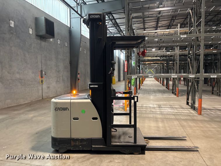 image for item EU0655 2019 Crown SP3520-30 order picker
