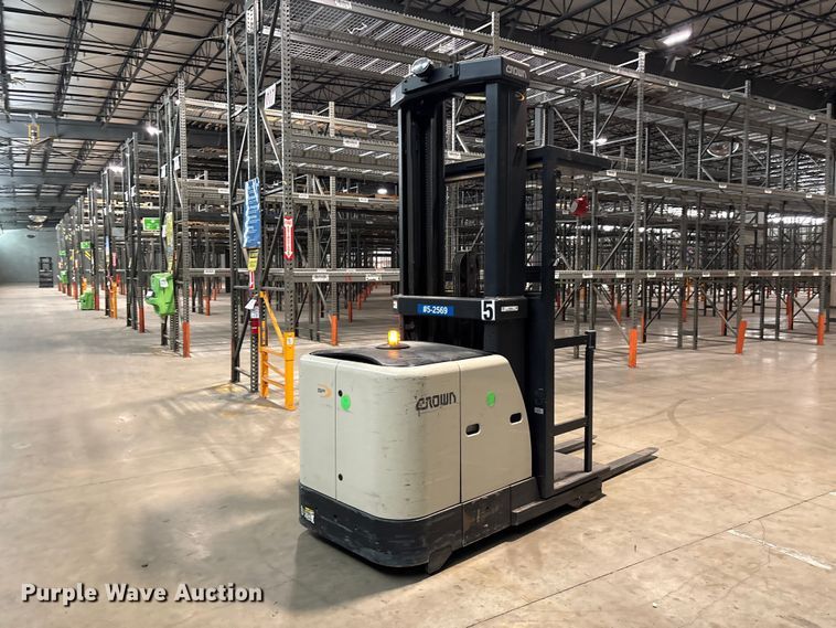 image for item EU0655 2019 Crown SP3520-30 order picker