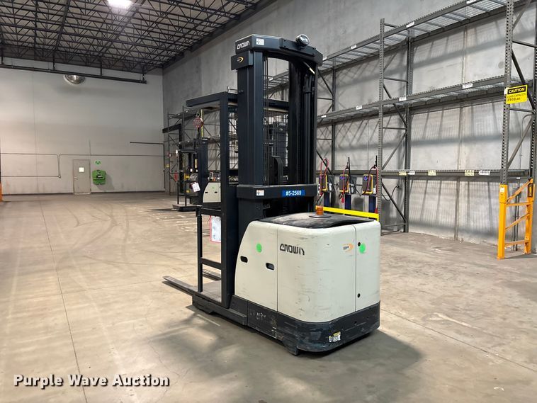 image for item EU0655 2019 Crown SP3520-30 order picker