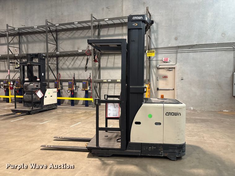 image for item EU0655 2019 Crown SP3520-30 order picker