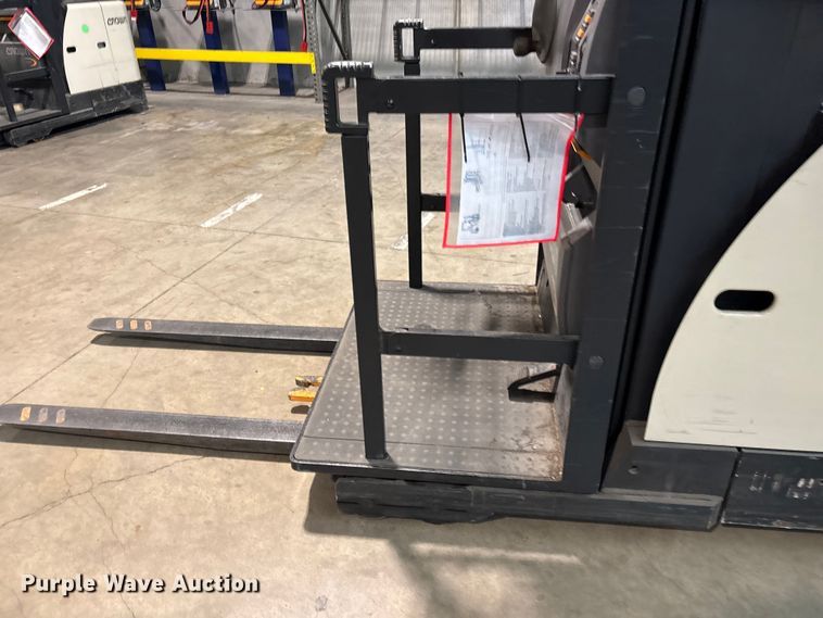 image for item EU0655 2019 Crown SP3520-30 order picker
