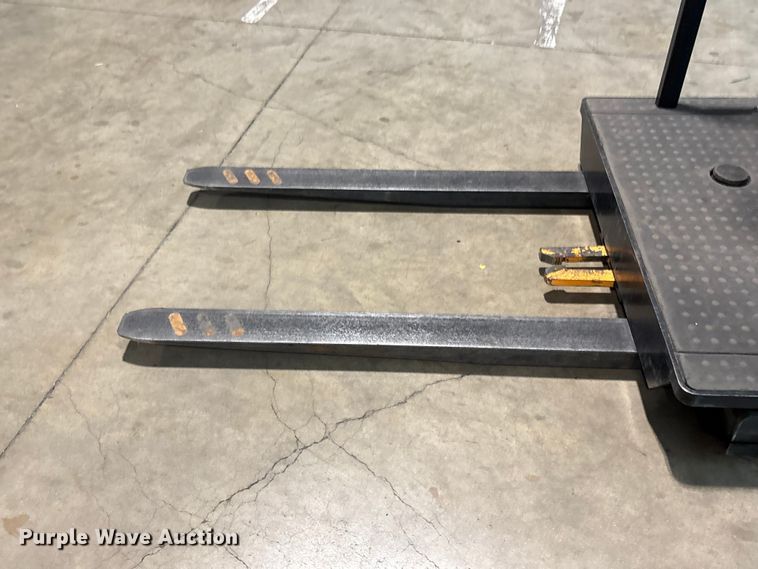 image for item EU0655 2019 Crown SP3520-30 order picker