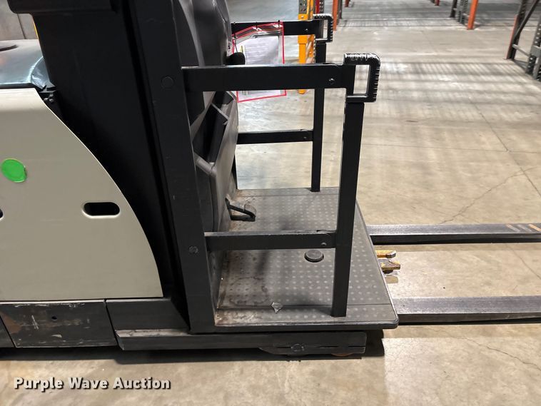 image for item EU0655 2019 Crown SP3520-30 order picker