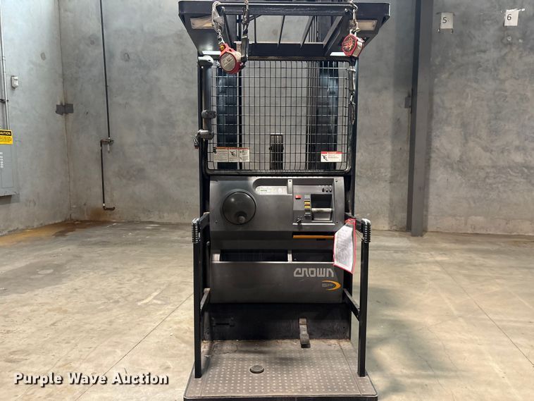 image for item EU0655 2019 Crown SP3520-30 order picker