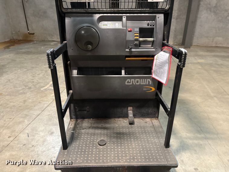 image for item EU0655 2019 Crown SP3520-30 order picker