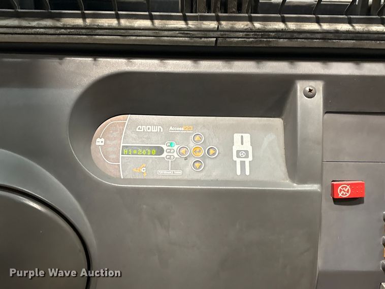 image for item EU0655 2019 Crown SP3520-30 order picker