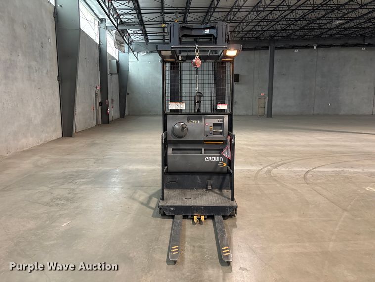 image for item EU0656 2018 Crown SP3520-30 order picker