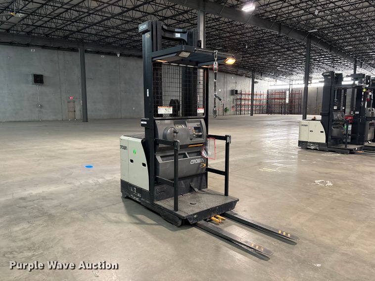 image for item EU0656 2018 Crown SP3520-30 order picker