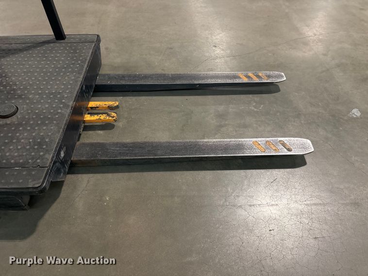 image for item EU0656 2018 Crown SP3520-30 order picker