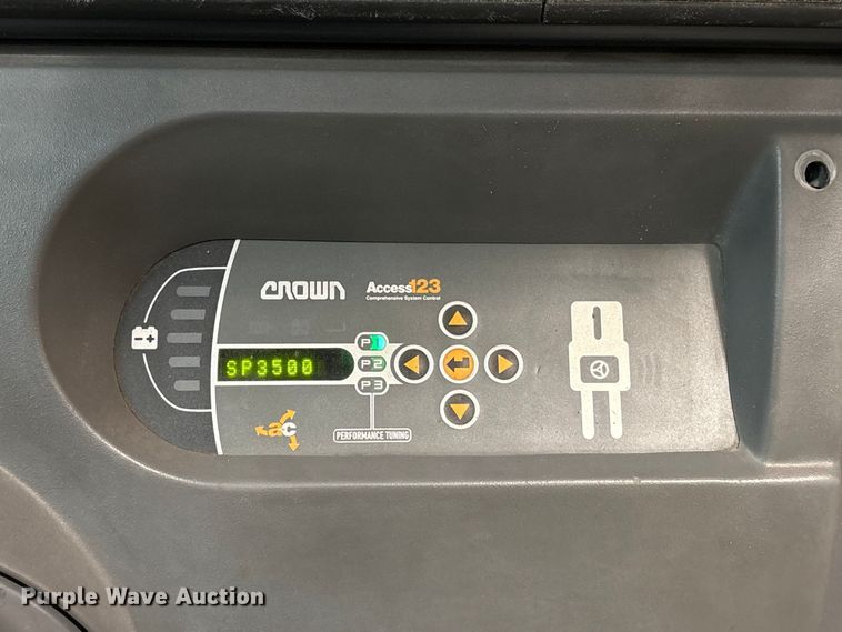 image for item EU0656 2018 Crown SP3520-30 order picker