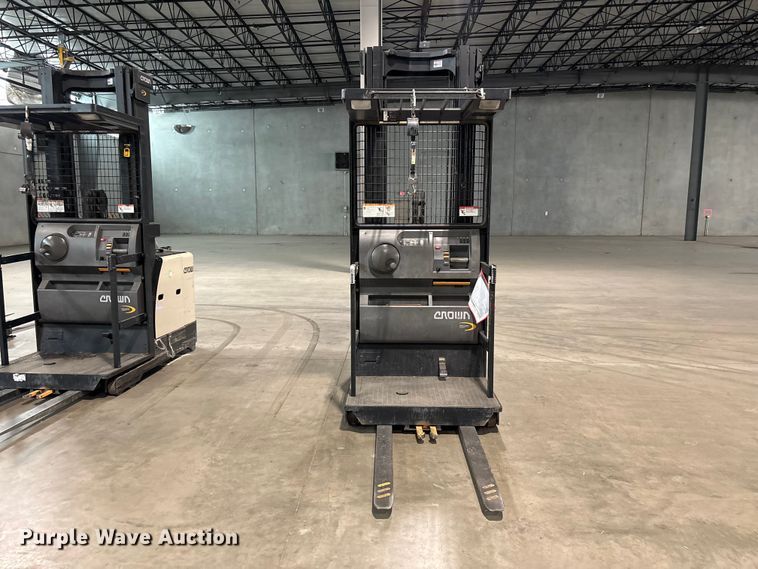 image for item EU0657 2018 Crown SP3520-30 order picker