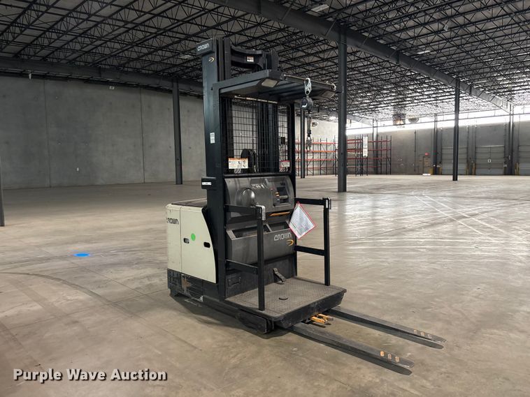 image for item EU0657 2018 Crown SP3520-30 order picker
