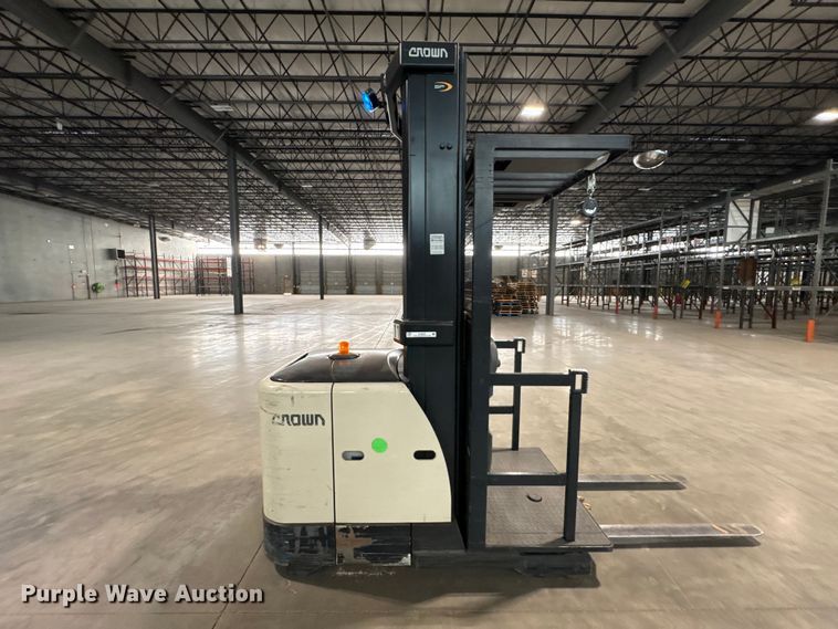 image for item EU0657 2018 Crown SP3520-30 order picker