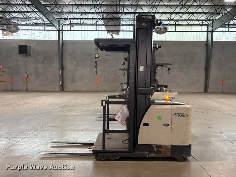 image for item EU0657 2018 Crown SP3520-30 order picker