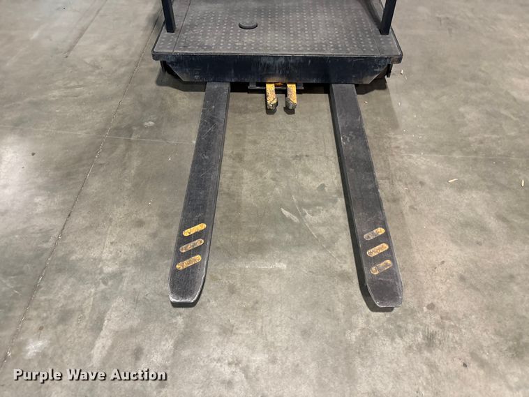image for item EU0657 2018 Crown SP3520-30 order picker