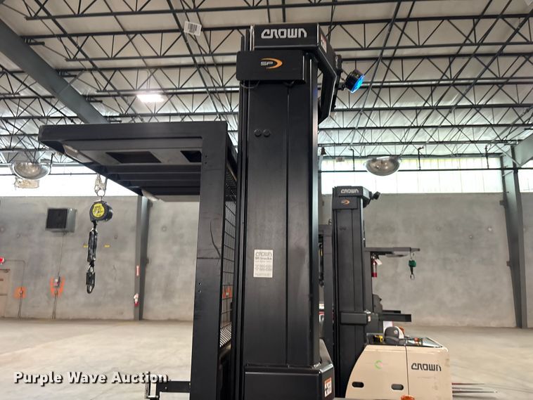 image for item EU0657 2018 Crown SP3520-30 order picker
