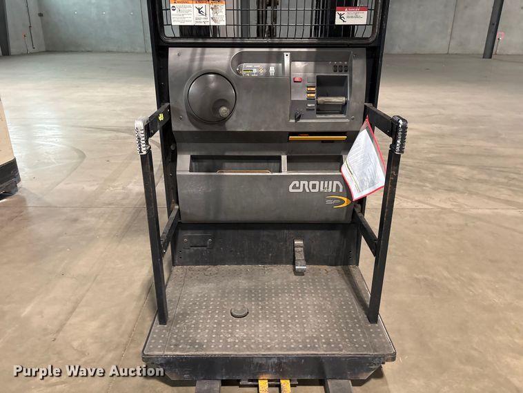 image for item EU0657 2018 Crown SP3520-30 order picker
