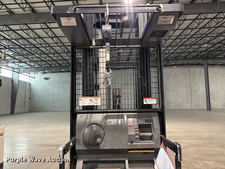 image for item EU0657 2018 Crown SP3520-30 order picker