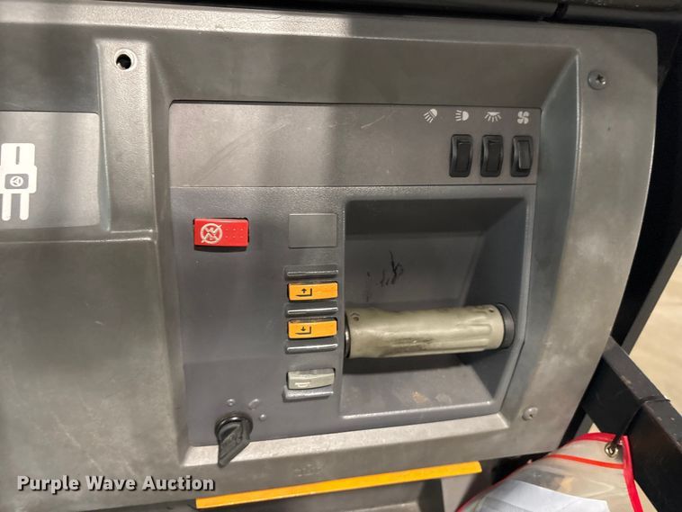 image for item EU0657 2018 Crown SP3520-30 order picker