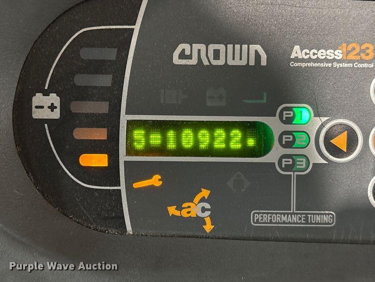 image for item EU0657 2018 Crown SP3520-30 order picker