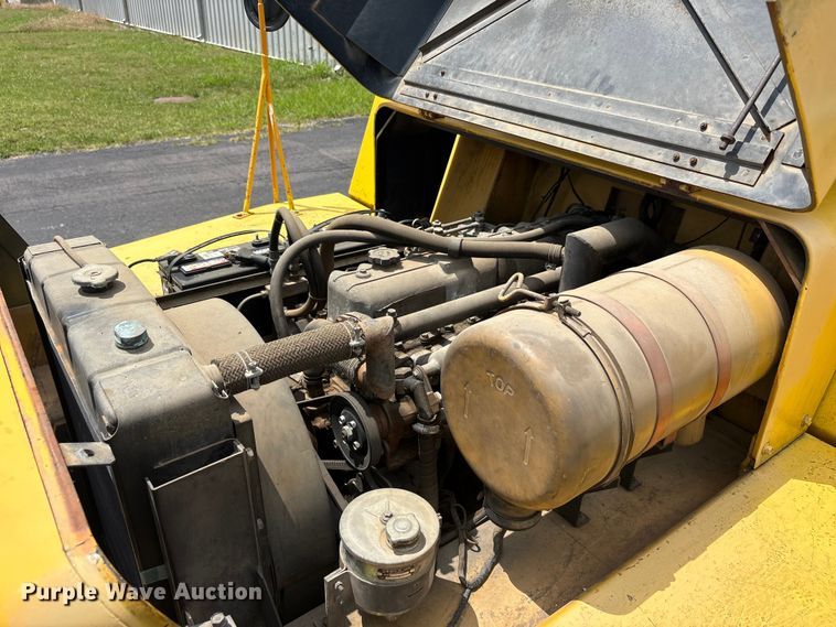 image for item EU5608 Toyota air craft tug