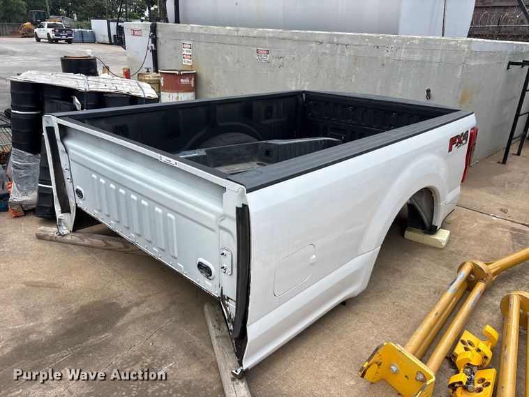 image for item EU5699 Pickup truck bed