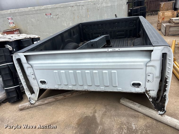 image for item EU5699 Pickup truck bed