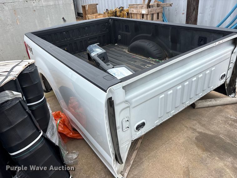 image for item EU5699 Pickup truck bed