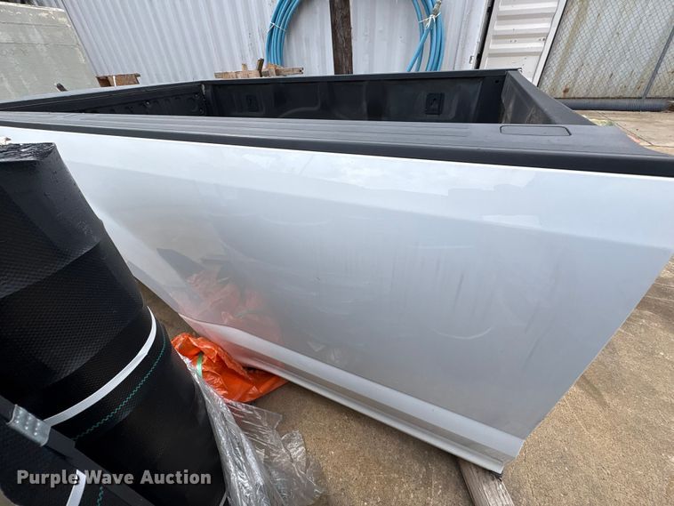 image for item EU5699 Pickup truck bed