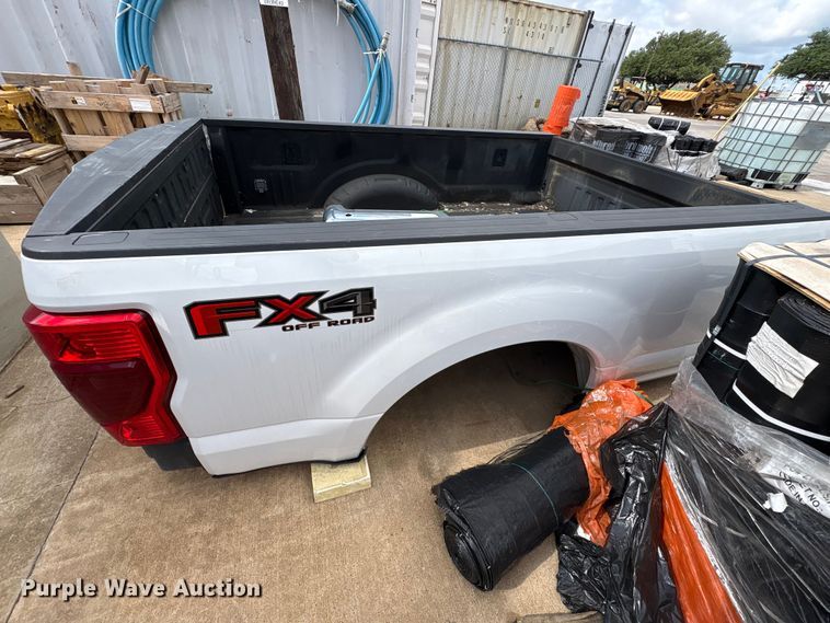 image for item EU5699 Pickup truck bed