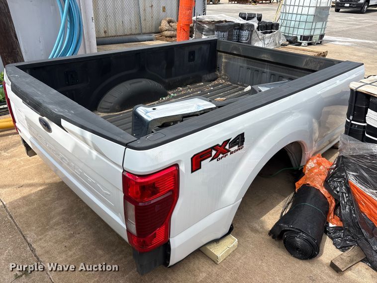 image for item EU5699 Pickup truck bed