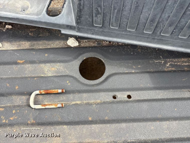 image for item EU5699 Pickup truck bed
