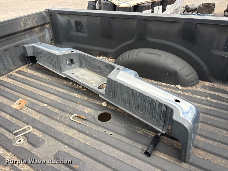 image for item EU5699 Pickup truck bed