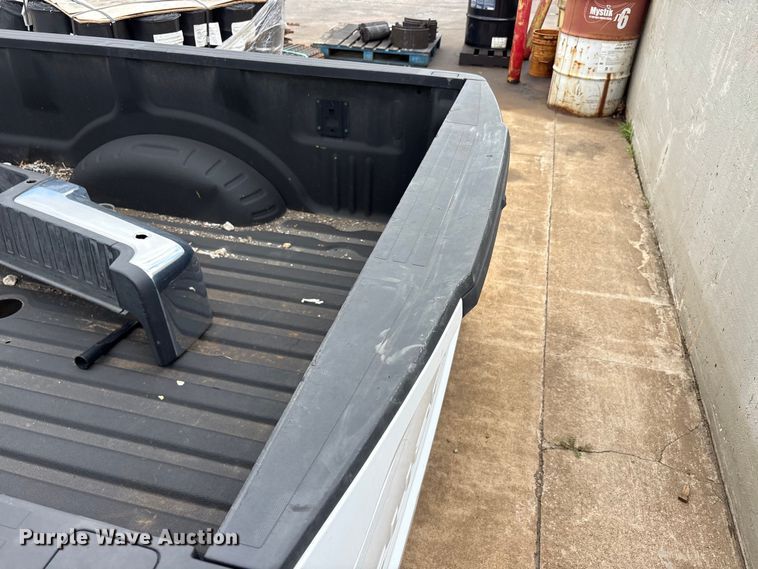 image for item EU5699 Pickup truck bed