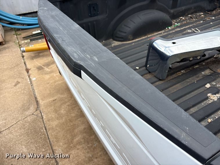 image for item EU5699 Pickup truck bed