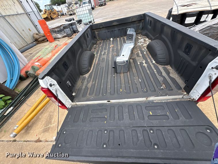 image for item EU5699 Pickup truck bed