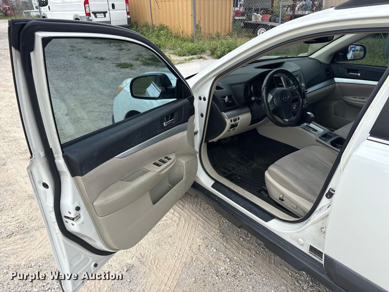 image for item EU5703 2013 Subaru Outback SUV