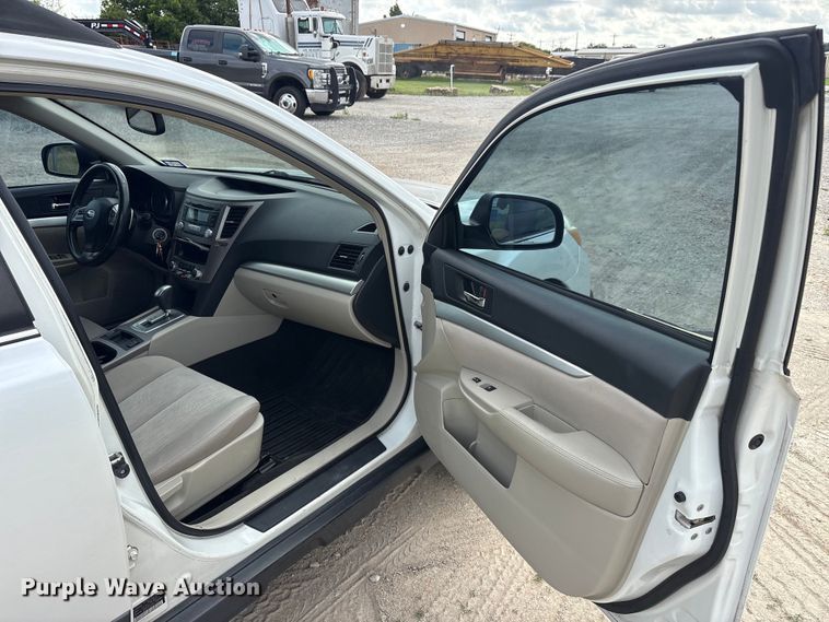image for item EU5703 2013 Subaru Outback SUV