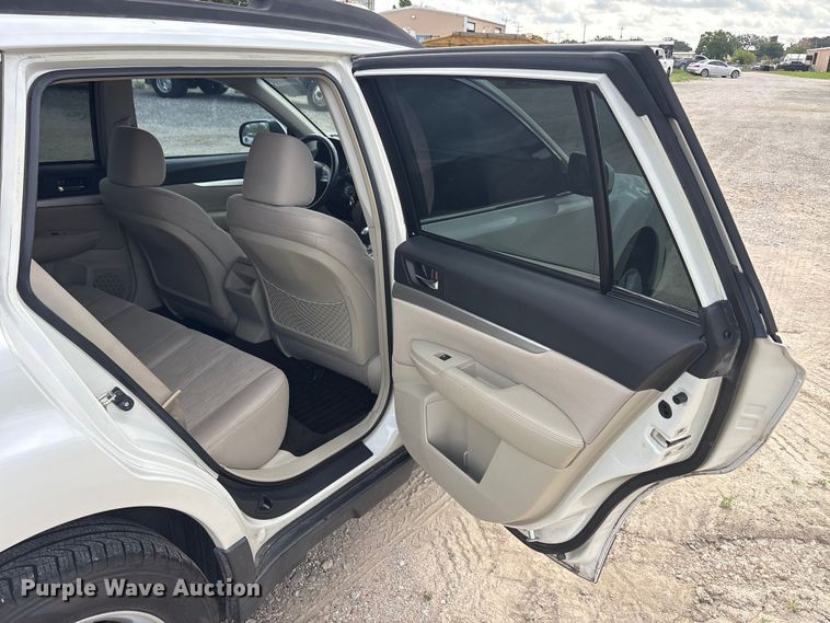 image for item EU5703 2013 Subaru Outback SUV