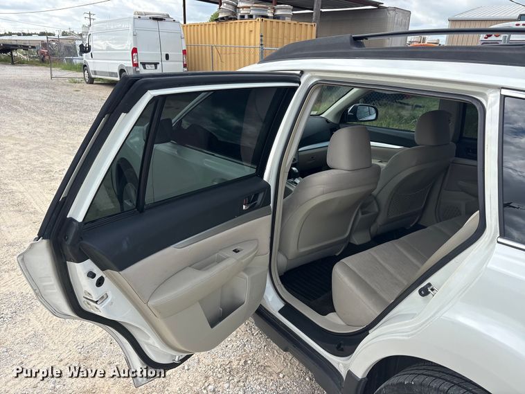 image for item EU5703 2013 Subaru Outback SUV