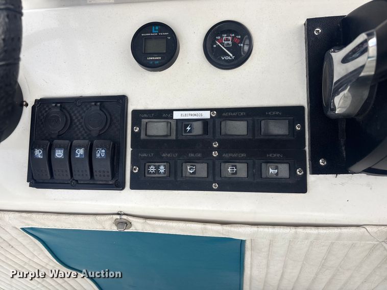image for item EV2996 1995 Predator Boats 222 boat