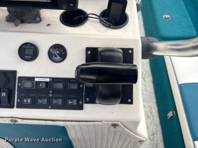 image for item EV2996 1995 Predator Boats 222 boat