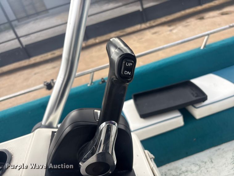 image for item EV2996 1995 Predator Boats 222 boat