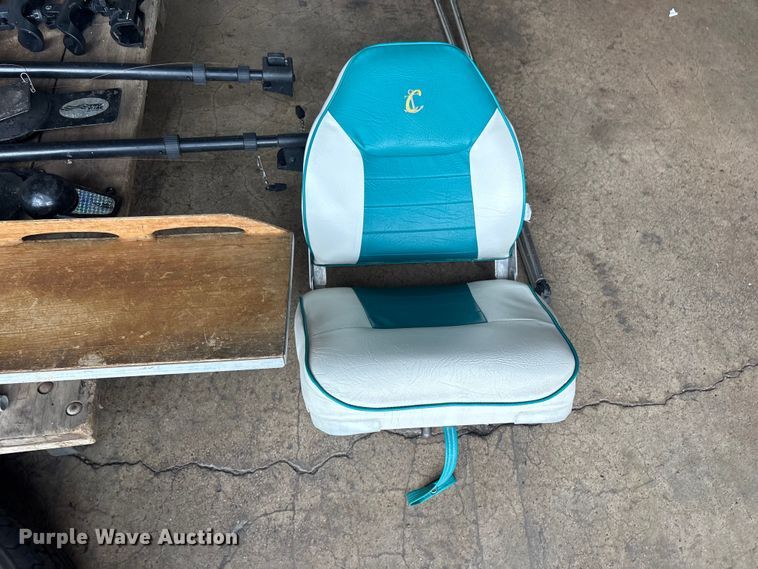 image for item EV2996 1995 Predator Boats 222 boat