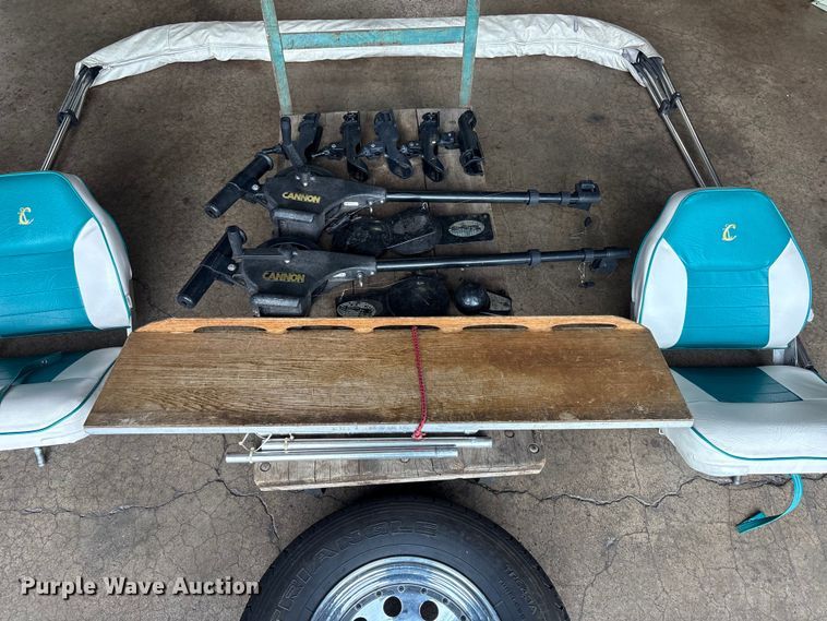 image for item EV2996 1995 Predator Boats 222 boat