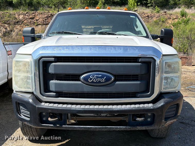 image for item EW0011 2015 Ford F350 Super Duty Crew Cab flatbed pickup truck