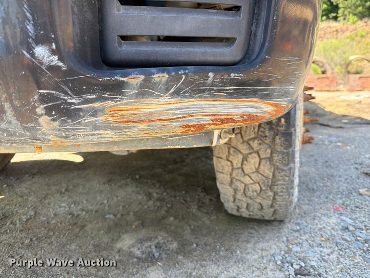 image for item EW0011 2015 Ford F350 Super Duty Crew Cab flatbed pickup truck